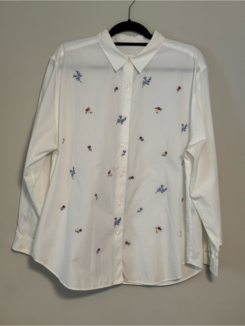 Talbots Women's White Button-Up Shirt with Blue and Red Floral Embroidery Sz XL